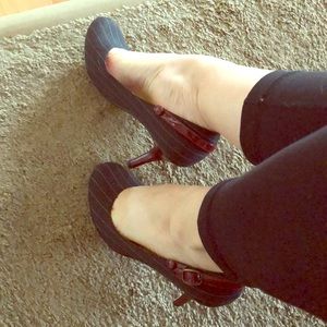 Steve Madden Luvvy Black Pinstripe Women’s Heels